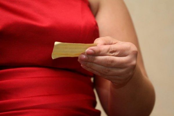 How to give a wedding toast: Should you use a cheat sheet?